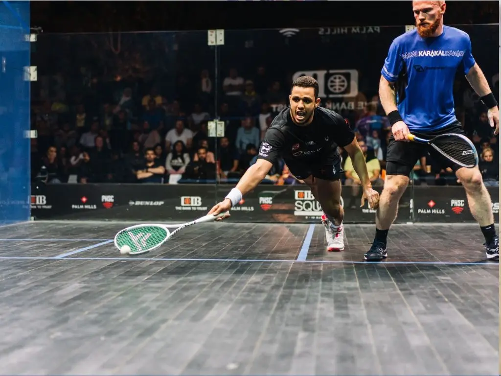 Joueur de squash en pleine action